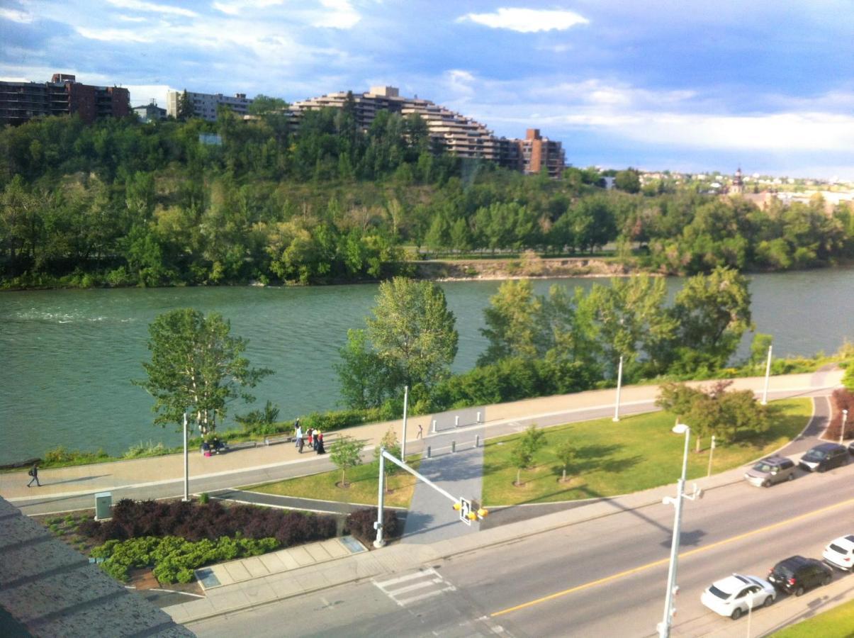 Amicable, Cozy, High Speed Internet, Sleeps 2 Riverview Downtown Apartment YYC 외부 사진