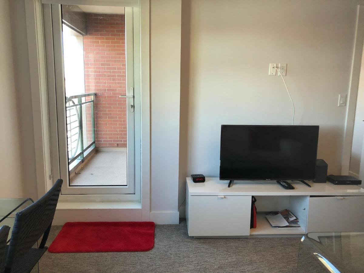 Amicable, Cozy, High Speed Internet, Sleeps 2 Riverview Downtown Apartment YYC 외부 사진