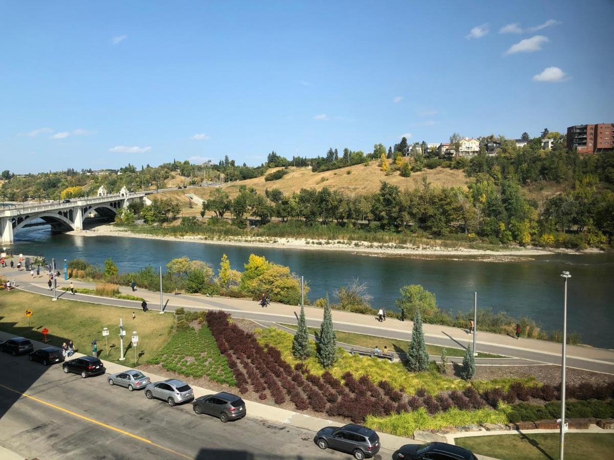 Amicable, Cozy, High Speed Internet, Sleeps 2 Riverview Downtown Apartment YYC 외부 사진